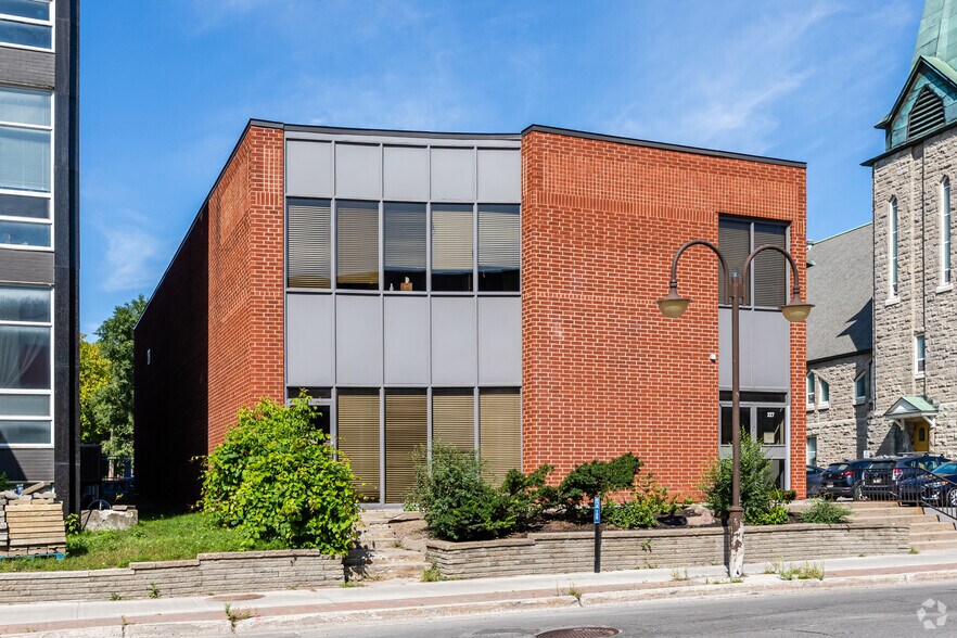 More Photos Of 227 Boul Saint-Joseph, Gatineau Office For Sale