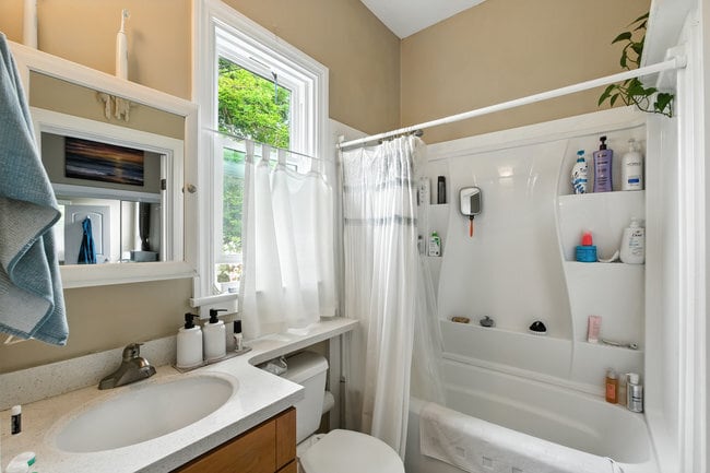 More Photos Of 575 Myrtle St, Half Moon Bay Apartments For Sale