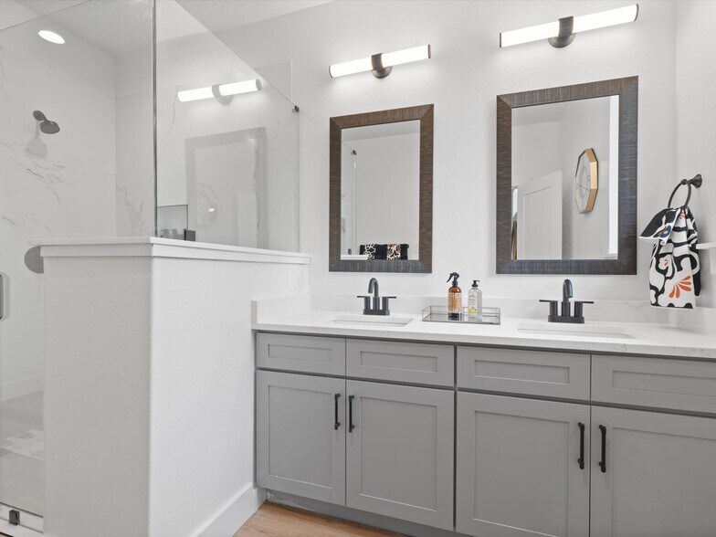 More Photos Of 7811 Mohawk Dr, Dallas Apartments For Sale