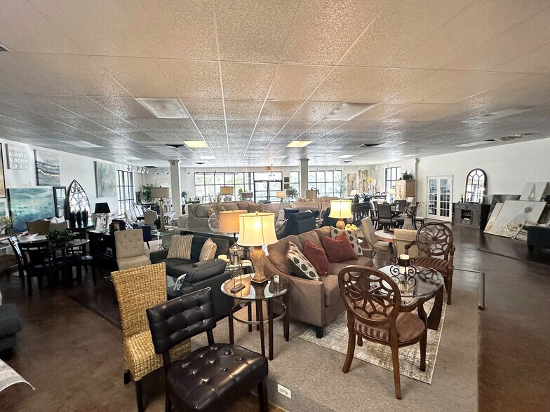 More Photos Of 602 Azalea Rd, Mobile Storefront For Sale