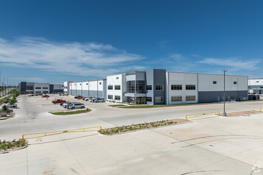 More Photos Of 9800 Decker Ln, Austin Warehouse For Lease