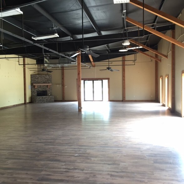 More Photos Of 1715 McCullough Blvd, Tupelo Flex For Lease