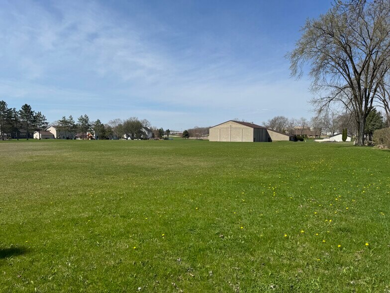 More Photos Of 2525 Oakwood Rd, Oak Creek Schools For Sale