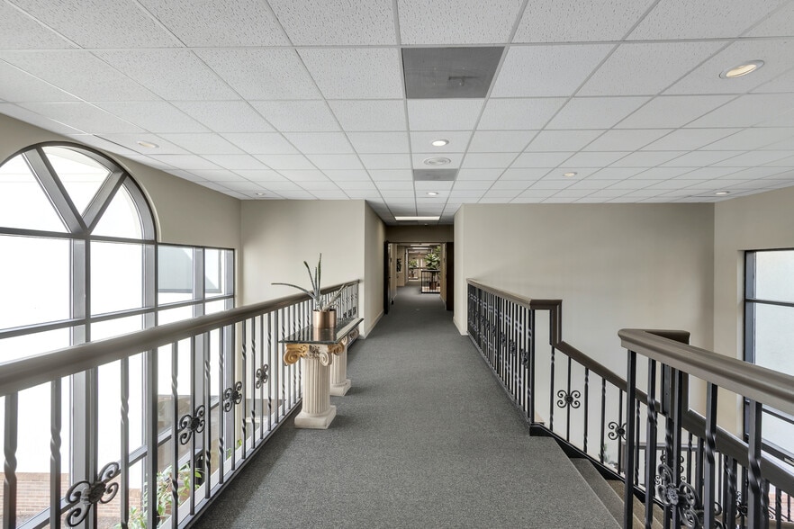 More Photos Of 2101 N Sardis Rd, Charlotte Office For Lease