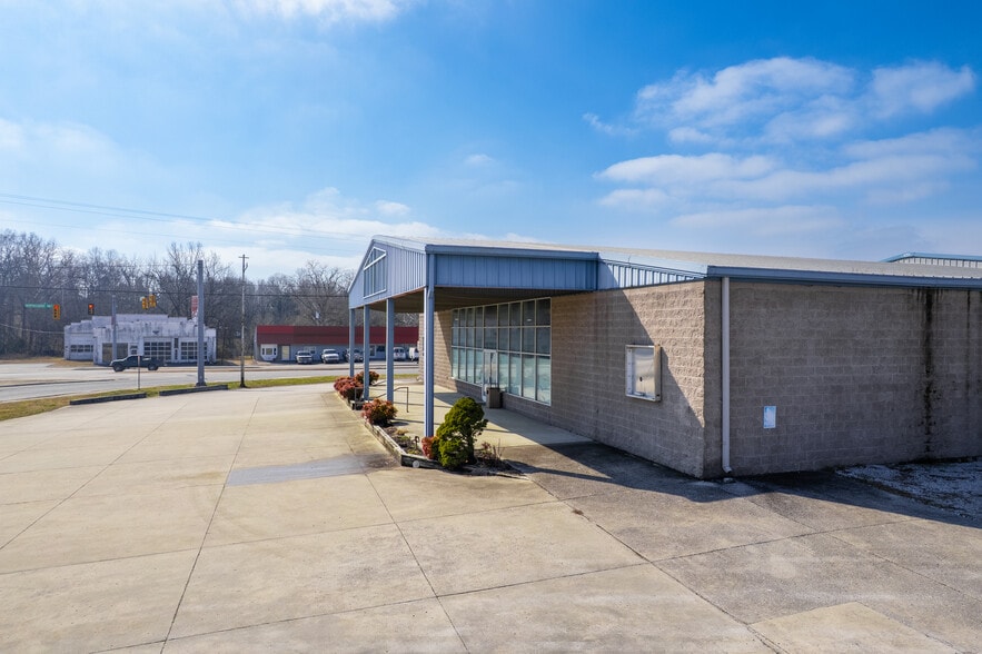 More Photos Of 25 Woodbury Hwy, Manchester Freestanding For Lease
