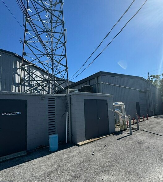 More Photos Of 365 105th Ter NE, Saint Petersburg Specialty For Lease