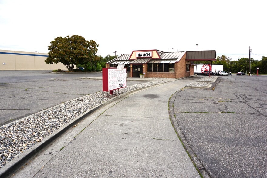 More Photos Of 808 W Vineyard Dr, Kennewick Freestanding For Sale