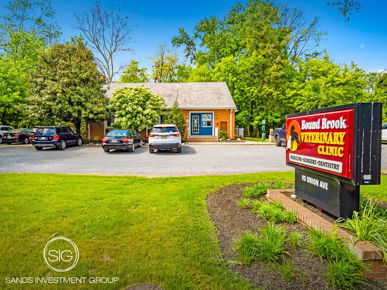 Primary Photo Of 95 E Union Ave, Middlesex Veterinarian Kennel For Sale
