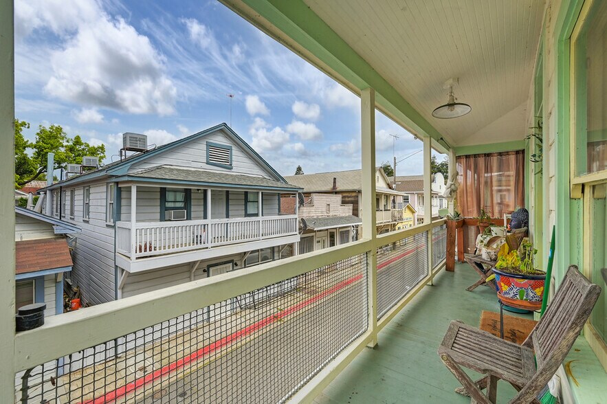 More Photos Of 1250 B St, Walnut Grove Storefront Retail Residential For Sale