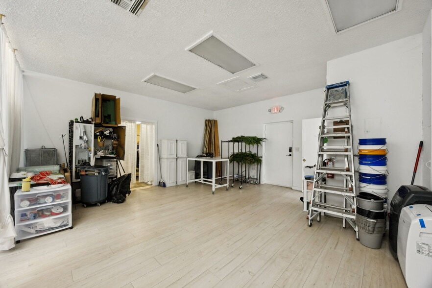 More Photos Of 1637-1643 S 8th St, Fernandina Beach Storefront For Sale