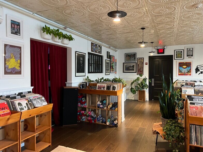 More Photos Of 28 Market St, Warren Theater Concert Hall For Sale