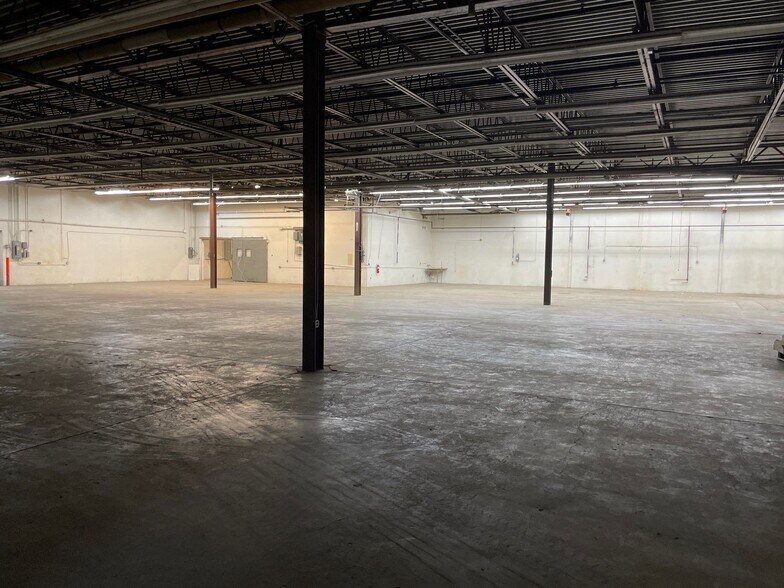 More Photos Of 6 Treadeasy Ave, Batavia Warehouse For Lease