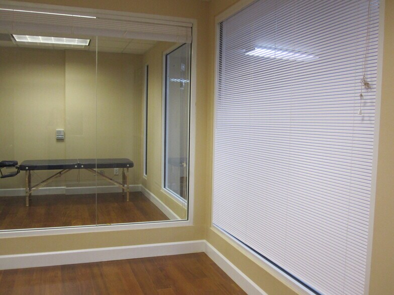 More Photos Of 1785 NE Broad Cswy, North Miami Beach Medical For Lease
