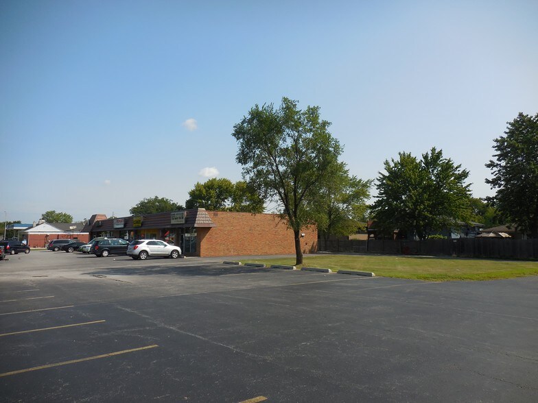 More Photos Of 14721-14727 Central Ave, Oak Forest Storefront Retail Office For Lease