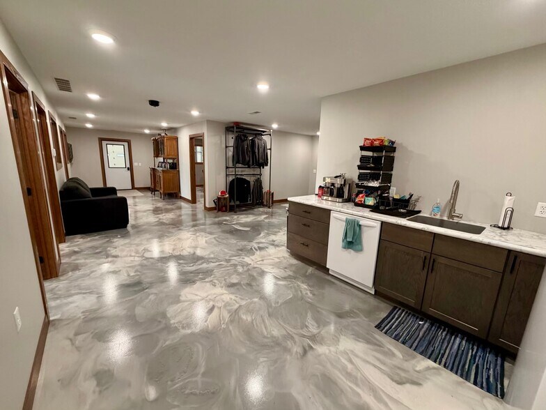 More Photos Of 405 Lake Ave, Gothenburg Distribution For Sale