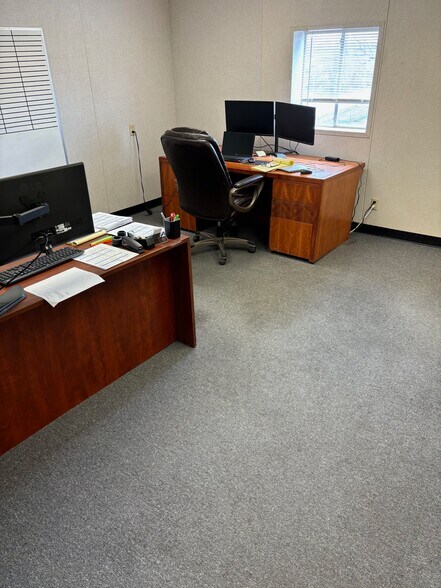 More Photos Of 310 N Witter St, Pasadena Light Manufacturing For Sale
