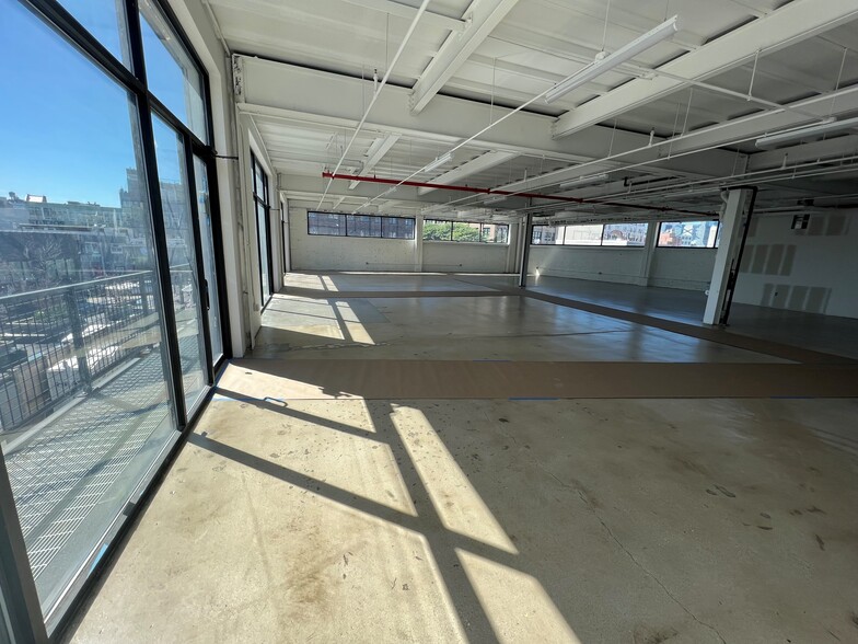 More Photos Of 4346 12th St, Long Island City Storefront Retail Office For Lease