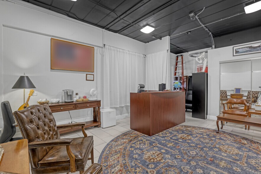 More Photos Of 2701 W Okeechobee Blvd, West Palm Beach Office For Sale