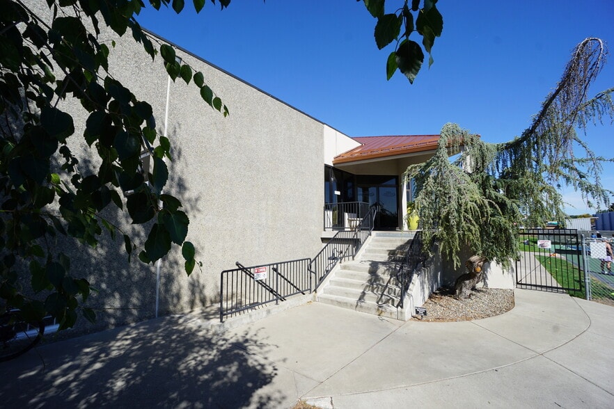 More Photos Of 2501 Racquet Ln, Yakima Health Club For Lease