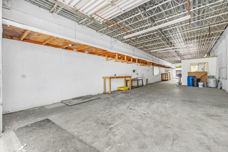 More Photos Of 201-215 SW 21st St, Fort Lauderdale Warehouse For Sale