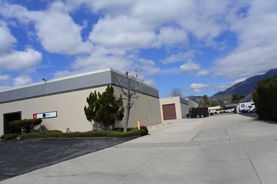 More Photos Of 715 W Woodbury Rd, Altadena Warehouse For Lease