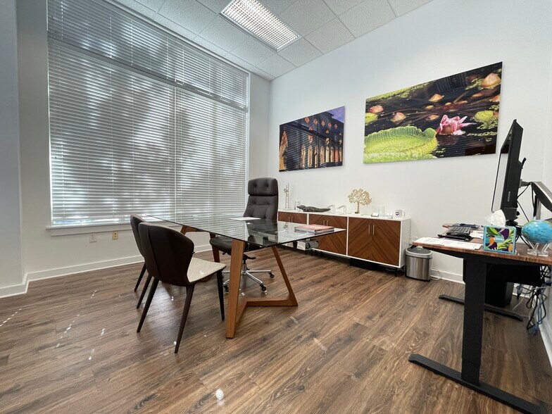 More Photos Of 300 E University Ave, Gainesville Office Residential For Sale