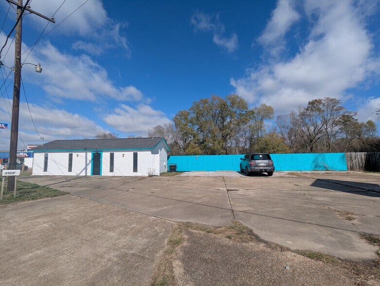 More Photos Of 5310 Eastex Fwy, Beaumont Freestanding For Sale