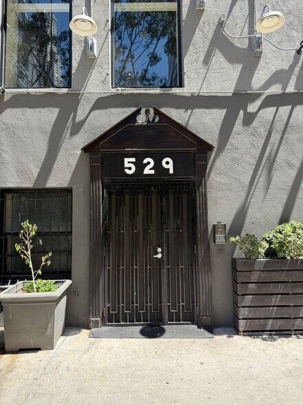 More Photos Of 529 S Broadway, Los Angeles Loft Creative Space For Lease