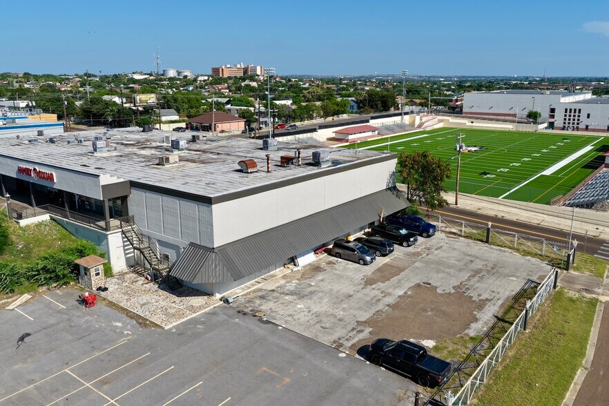 More Photos Of 201 E Clark Blvd, Laredo Storefront For Lease