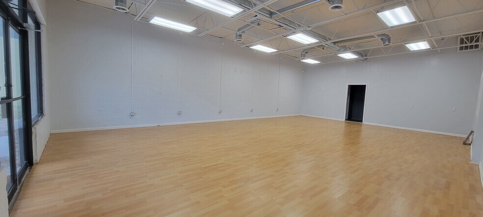 More Photos Of 1537 Freedom Way, Hubert Storefront Retail Office For Lease