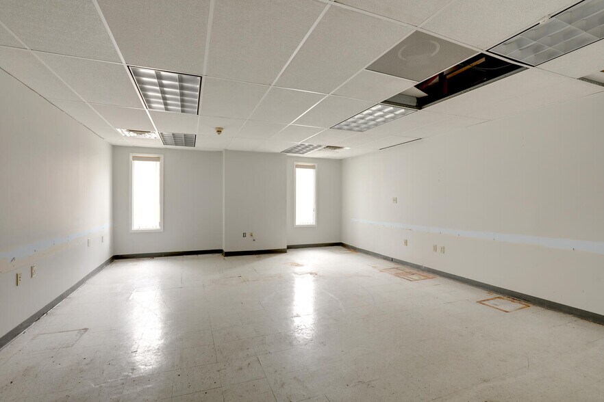 More Photos Of 2414 W Schneidman Dr, Quincy Industrial For Lease