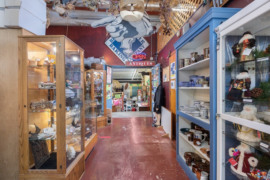 More Photos Of 3128 Ne Highway 101, Lincoln City Storefront For Sale