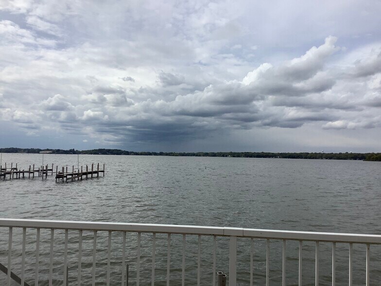 More Photos Of 38 W Grand Ave, Fox Lake Storefront Retail Office For Lease