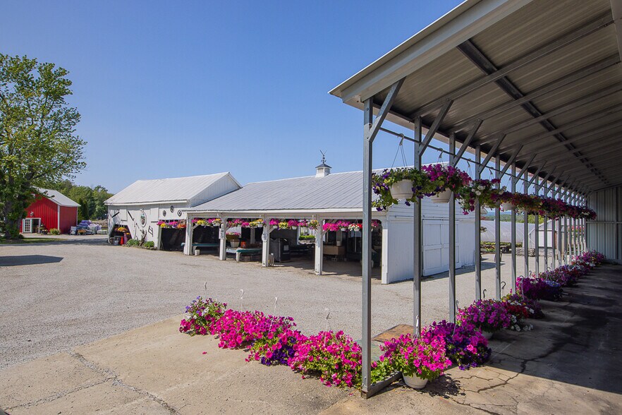 More Photos Of 73 Little York Rd, Warwick Garden Center For Sale