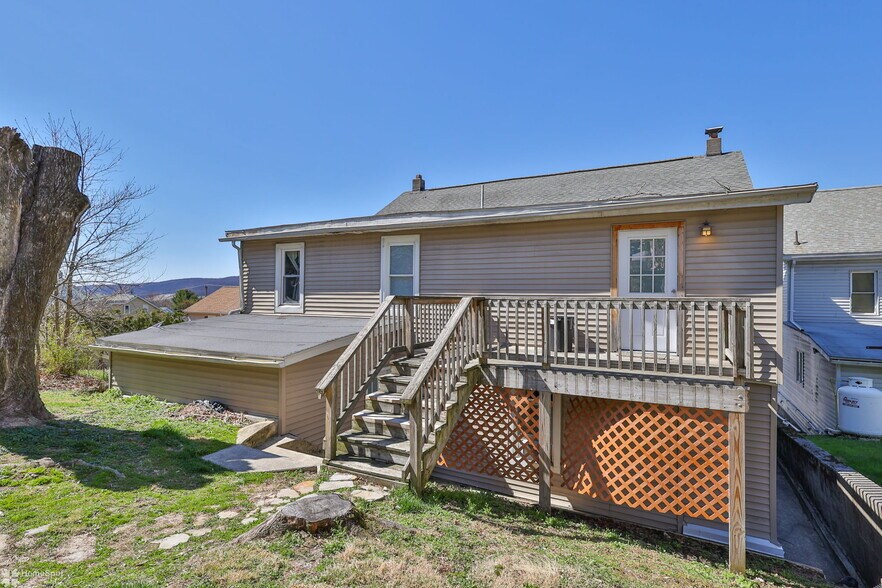 More Photos Of 302 W Abbott St, Lansford Multifamily For Sale