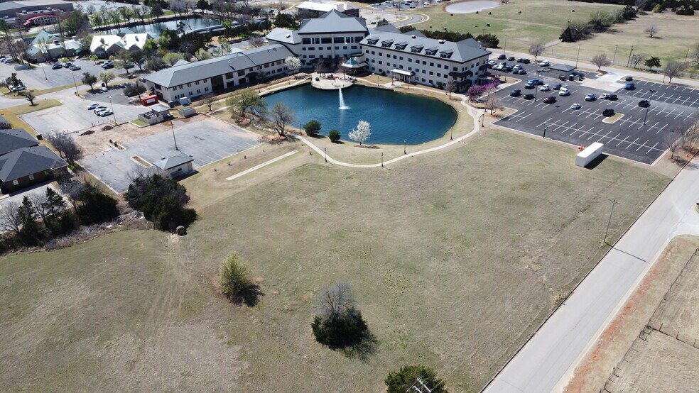 More Photos Of 701 Cedar Lake Blvd, Oklahoma City Office For Lease