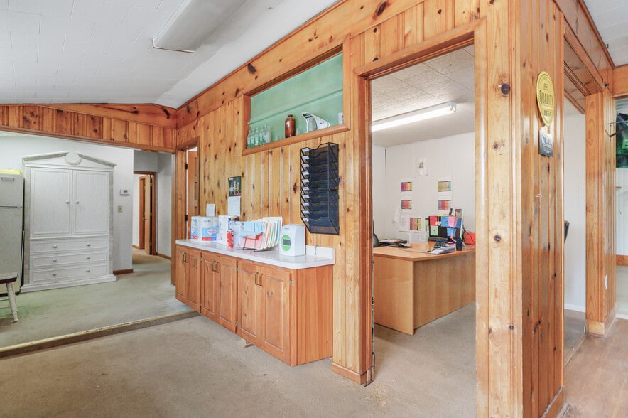 More Photos Of 10199 S Wayne Rd, Warren Showroom For Sale