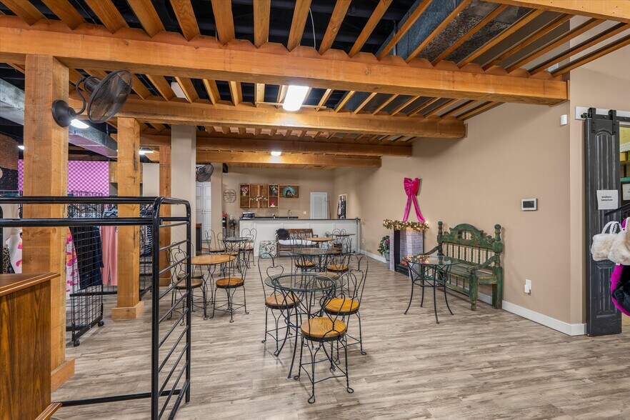 More Photos Of 112 Austin Ave, Lamesa General Retail For Sale