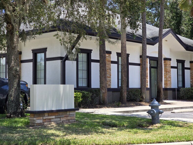 More Photos Of 1350 City View Ctr, Oviedo Medical For Lease