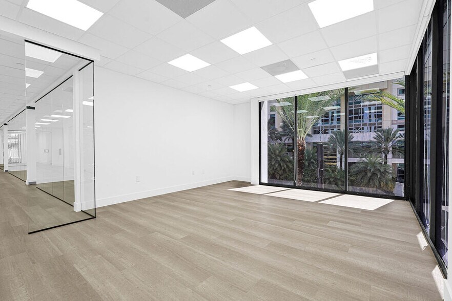 More Photos Of 1110 Brickell Ave, Miami Office For Lease