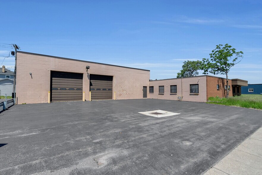 More Photos Of 1783 Kenmore Ave, Kenmore Warehouse For Sale