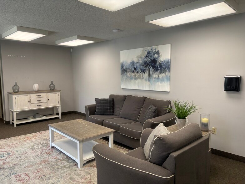 More Photos Of 10 S Portage Path, Akron Medical For Lease