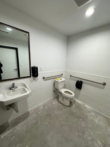 More Photos Of 1690 Hayes Ave, Long Beach Manufacturing For Sale