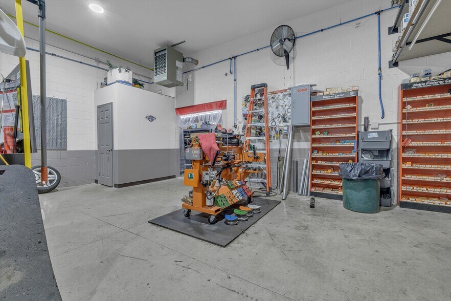 More Photos Of 1474 Peters Creek Rd NW, Roanoke Auto Repair For Sale