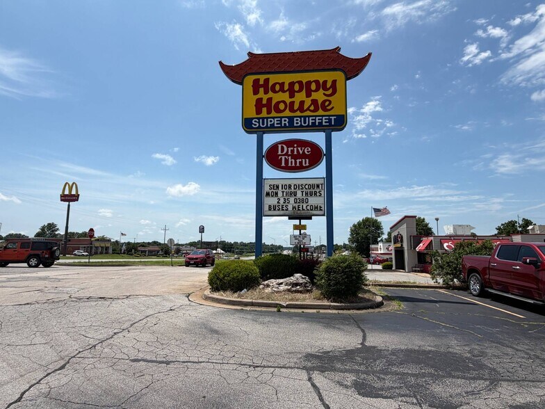 Primary Photo Of 840 E US Highway 60, Monett General Retail For Sale