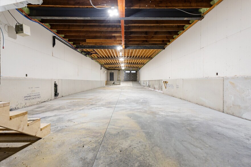 More Photos Of 206 Boul Crémazie E, Montréal Flex For Sale