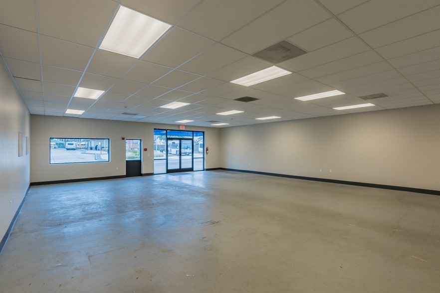 More Photos Of 830 SE 1st St, McMinnville Storefront Retail Office For Lease