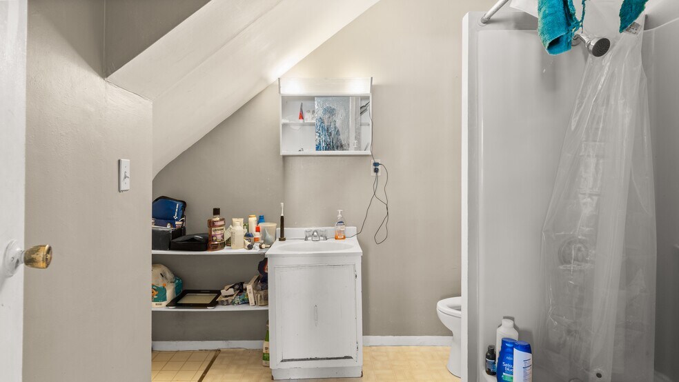 More Photos Of 465 Chapel St, Lee Apartments For Sale
