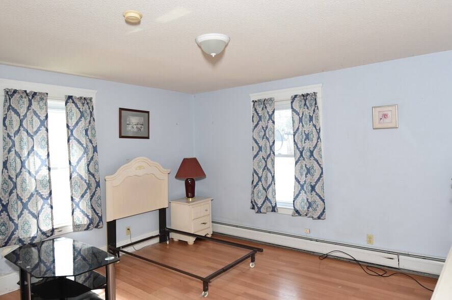 More Photos Of 31 Tappan St, Farmington Apartments For Sale