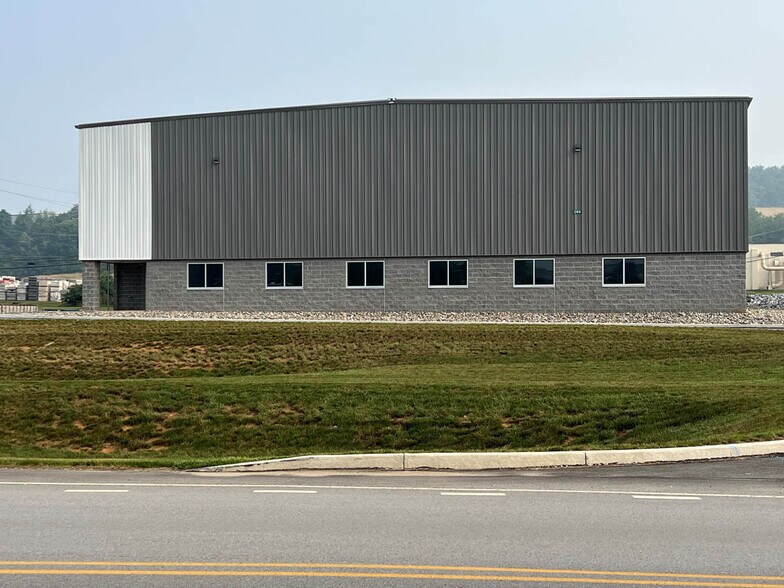 More Photos Of Busser Rd, York Warehouse For Lease